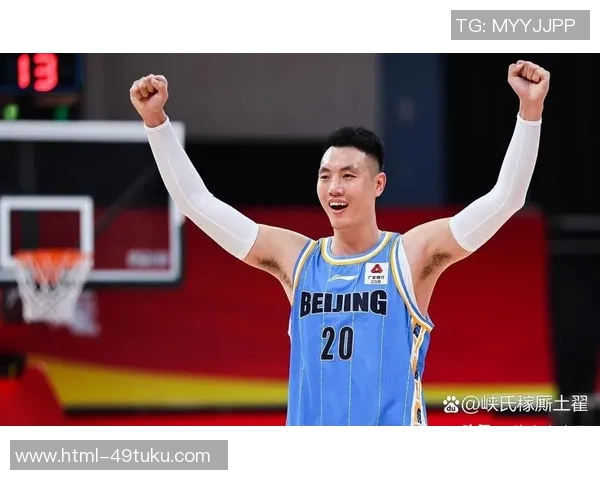 广厦球迷与北京媒体冲突翟晓川在更衣室门口阻止球员离开